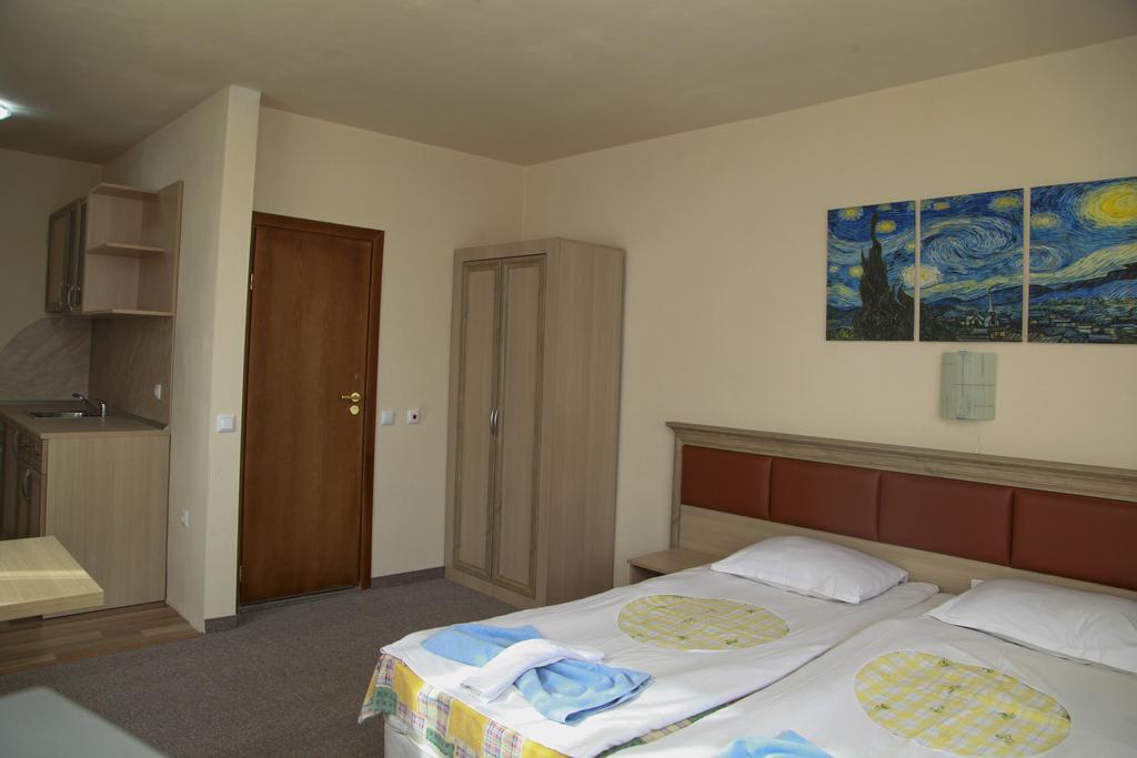 Ravda Bay Guest House ภายนอก รูปภาพ